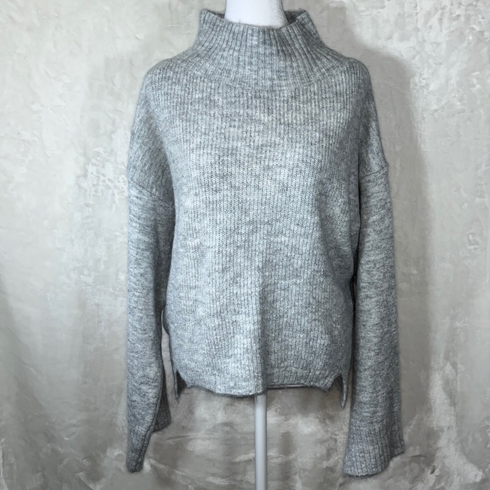 Topshop Light Gray Mock Neck Crop Sweater with side slits size 12/L